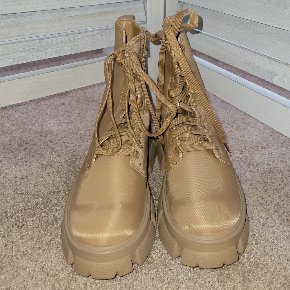 Steve Madden Tan Combat Boots size‎ 9.5